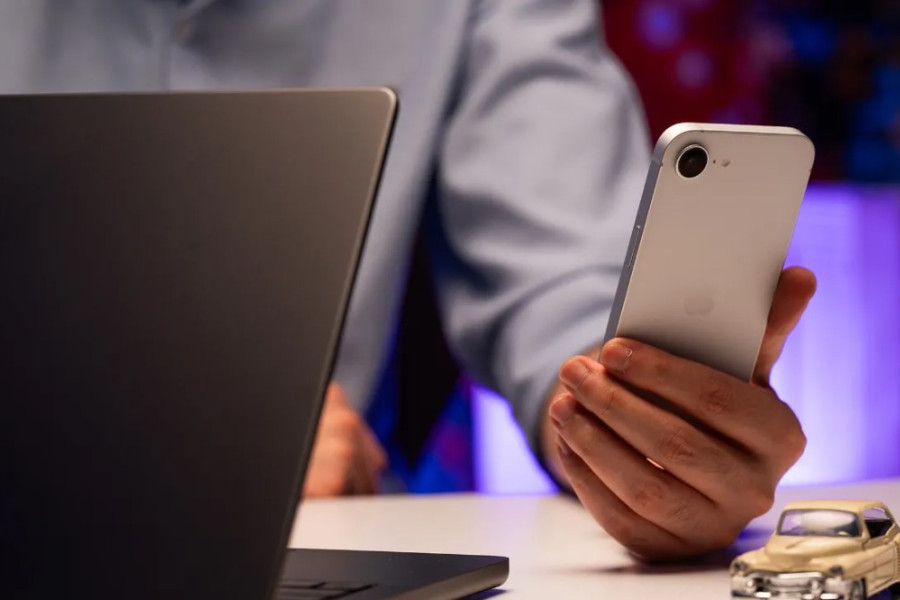 iPhone 16e apžvalga – pigiausias 2025 m. „Apple“ telefonas vertas dėmesio?