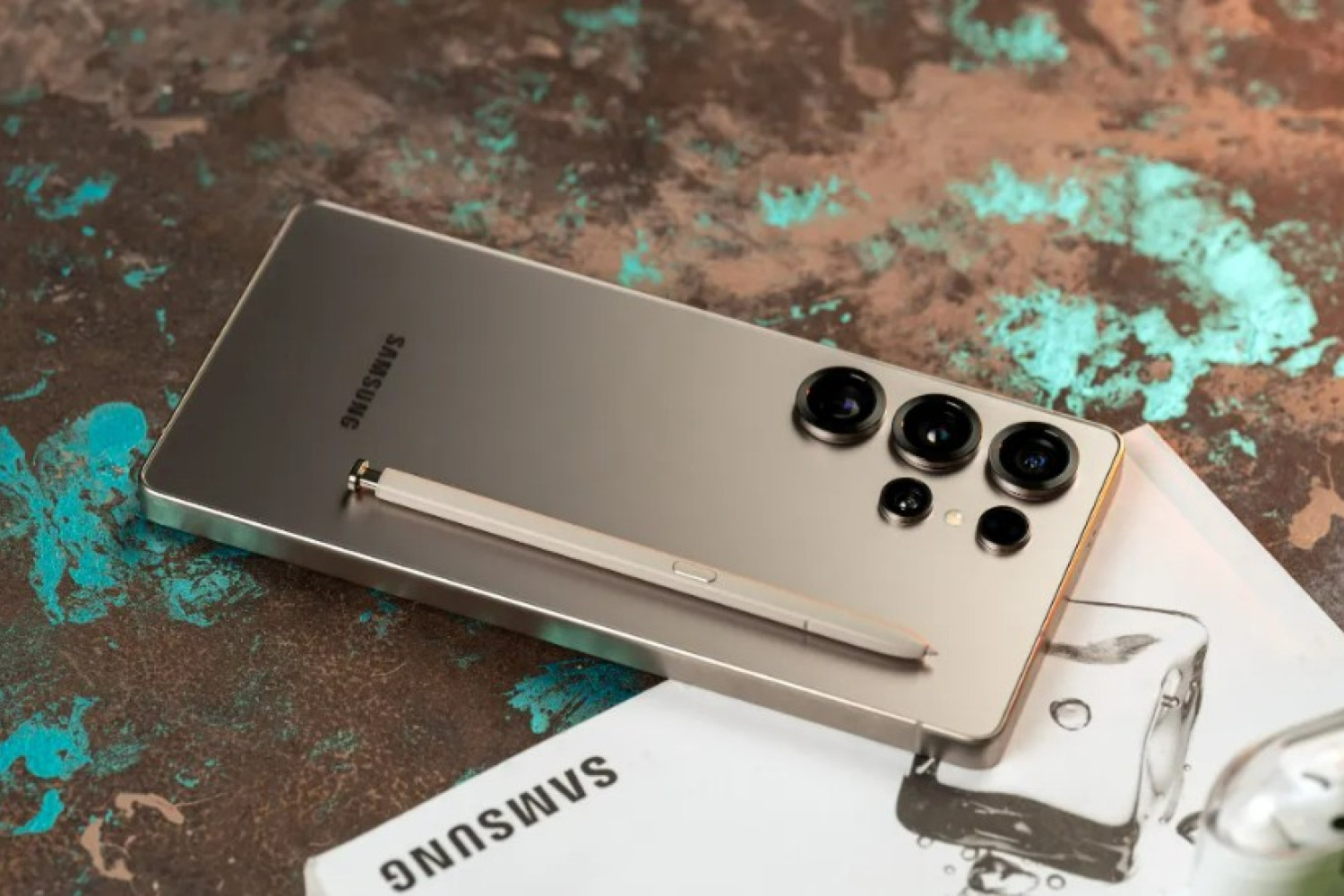 Samsung Galaxy S25 Ultra išpopuliarėjo: Ultra modelis lenkia įprastų versijų pardavimus