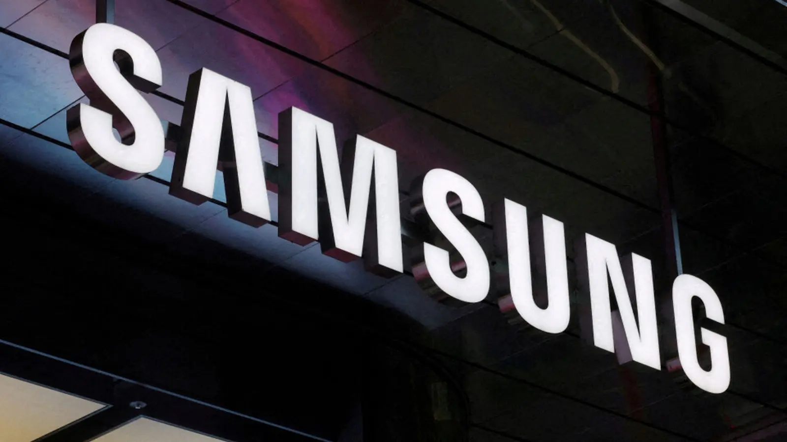 Samsung kuria robotus lustų gamyklų automatizavimui