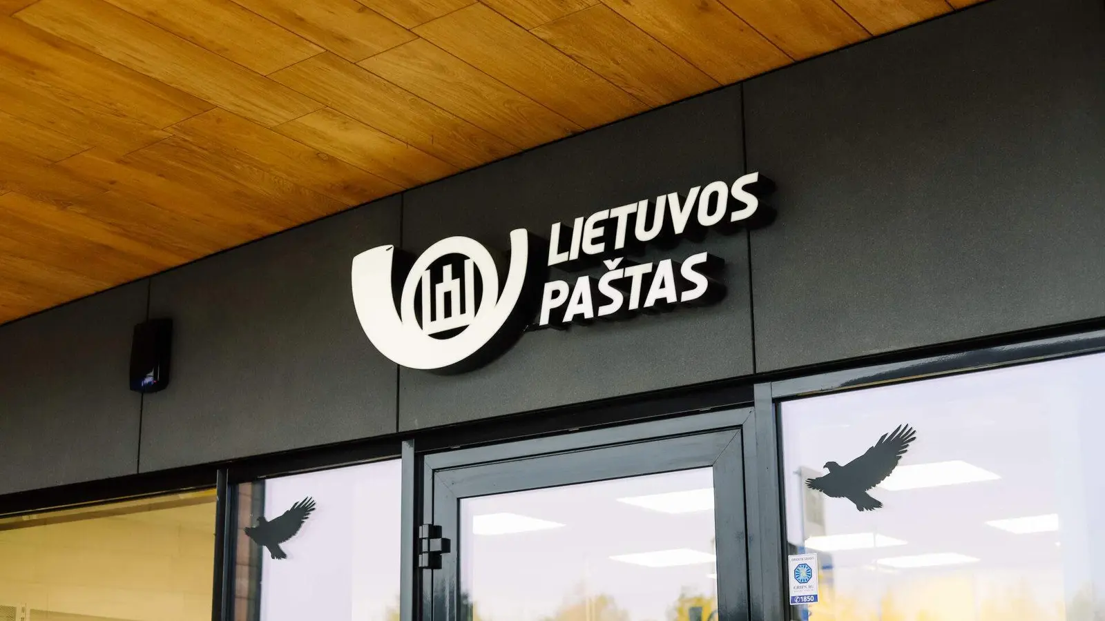 Lietuvos paštas įspėja: saugokitės pavojingų perlaidų