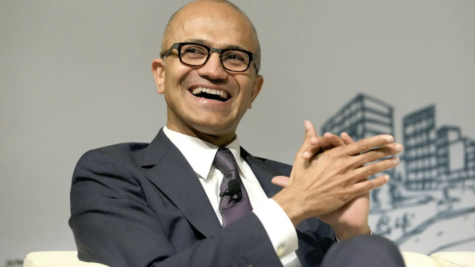 Nadella: „Excel“ agentas analizuoja SEC duomenis realiu laiku