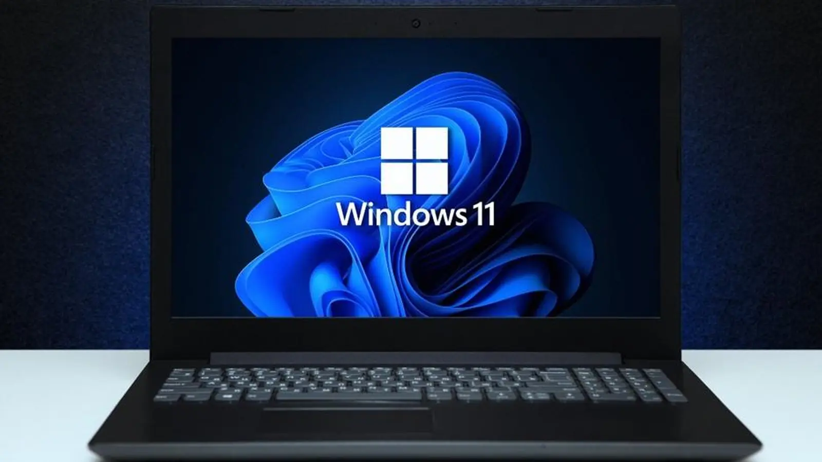 Windows 11 ISO sutalpintas į 700 MB kompaktinį diską