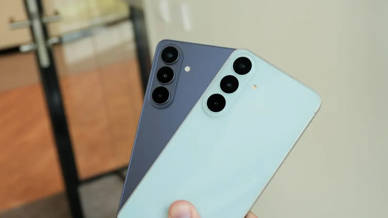 Samsung siūlo atnaujintus Galaxy telefonus per Amazon
