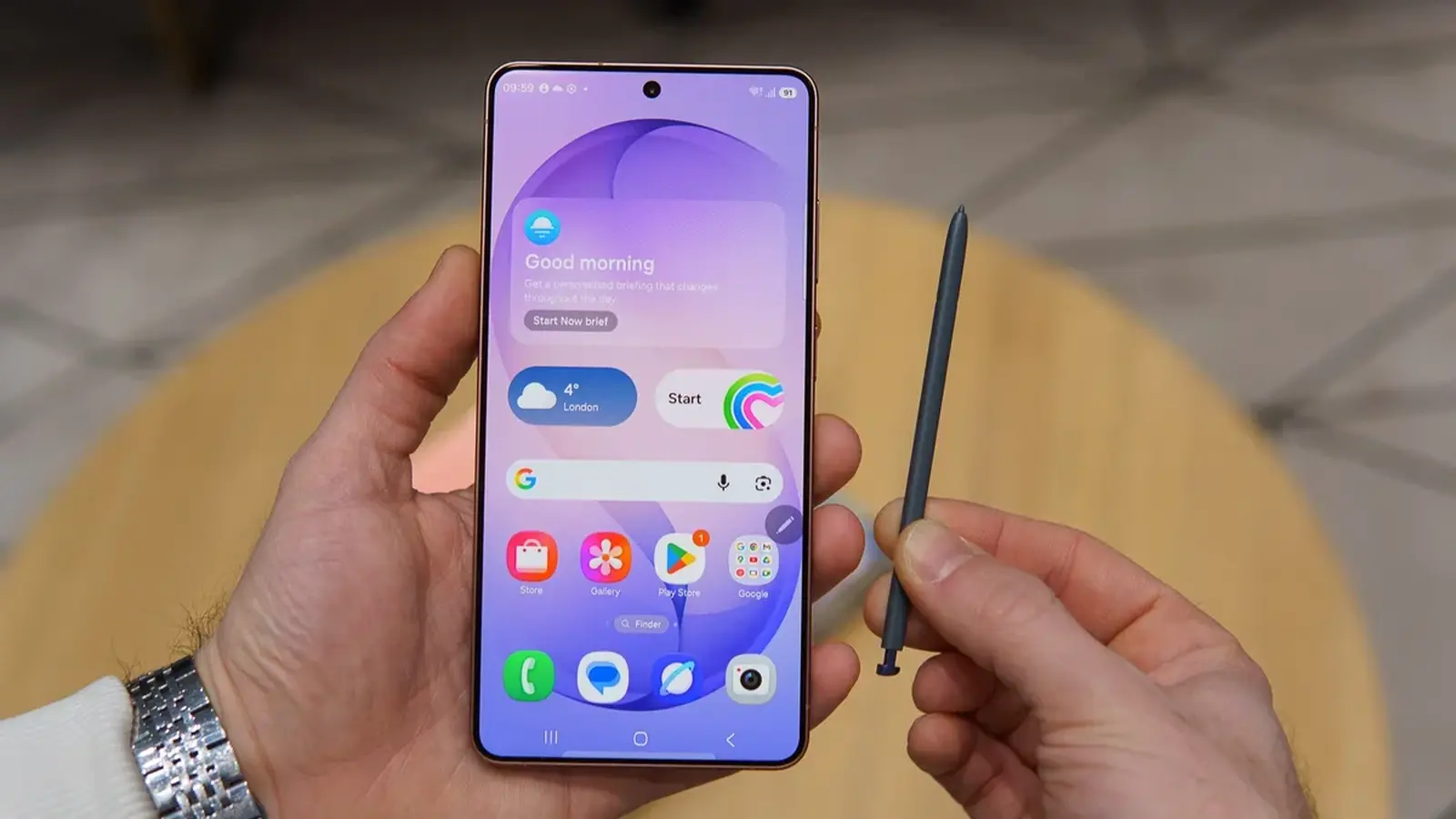 Samsung Galaxy S27 Ultra priekinė dalis beveik nesikeis