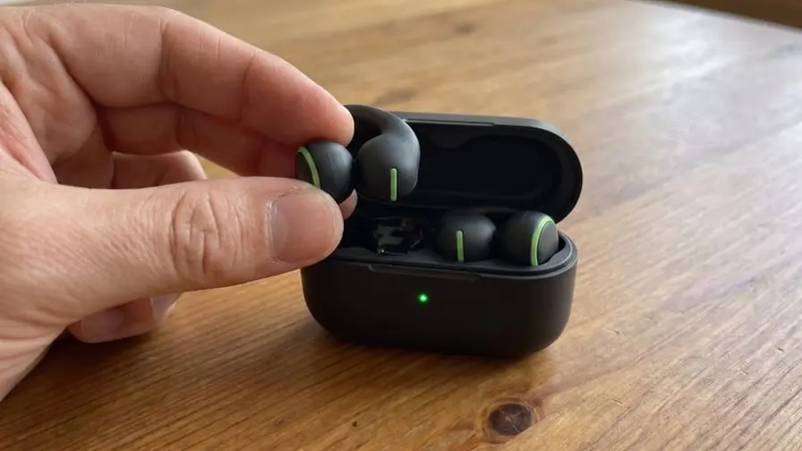 Nutekėjo Samsung Galaxy Buds On reklaminiai vaizdai