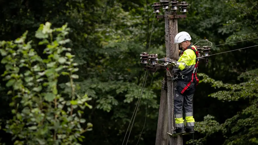 ESO atkūrė elektrą visiems klientams po rugpjūčio audros ESO atkūrė elektrą visiems klientams po rugpjūčio audros