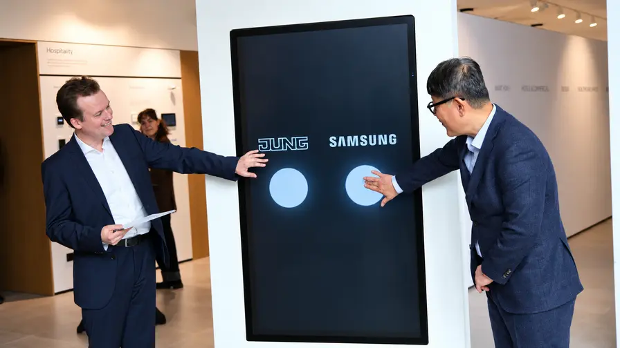 Vienu mygtuku, kita namų nuotaika: ką Vilniuje parodė „Samsung“ ir JUNG