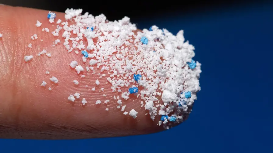 VU mokslininkai kurs naują mikroplastiko skaidymo metodą