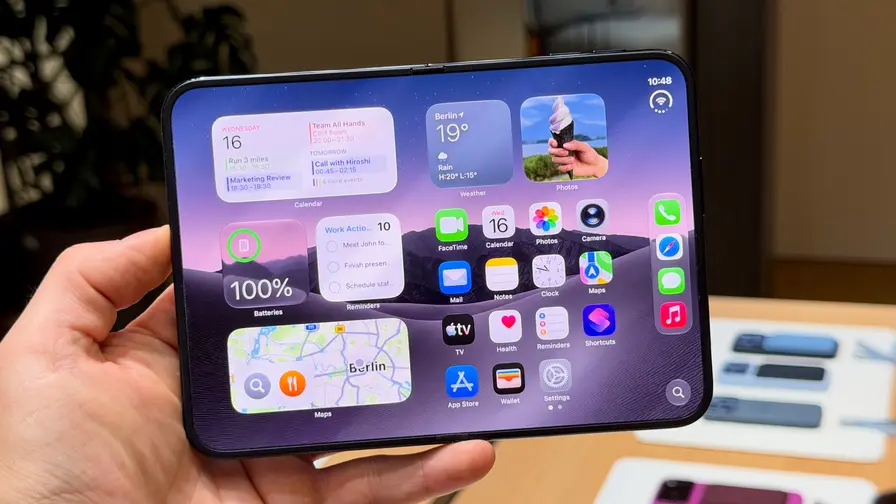 iPhone Duo ekrano lankstymo vietoje matomos raukšlės
