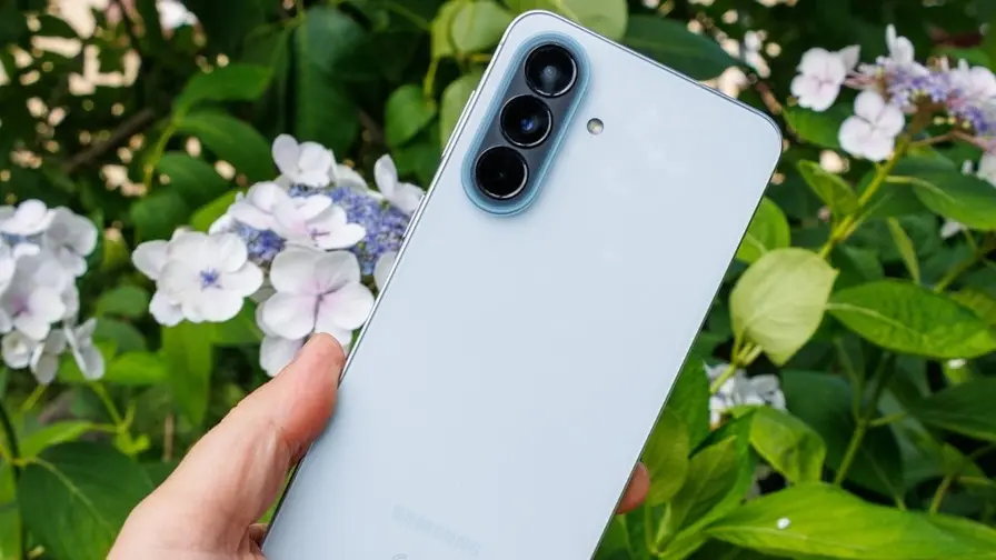Samsung Galaxy A58 gali išlaikyti tas pačias kameras