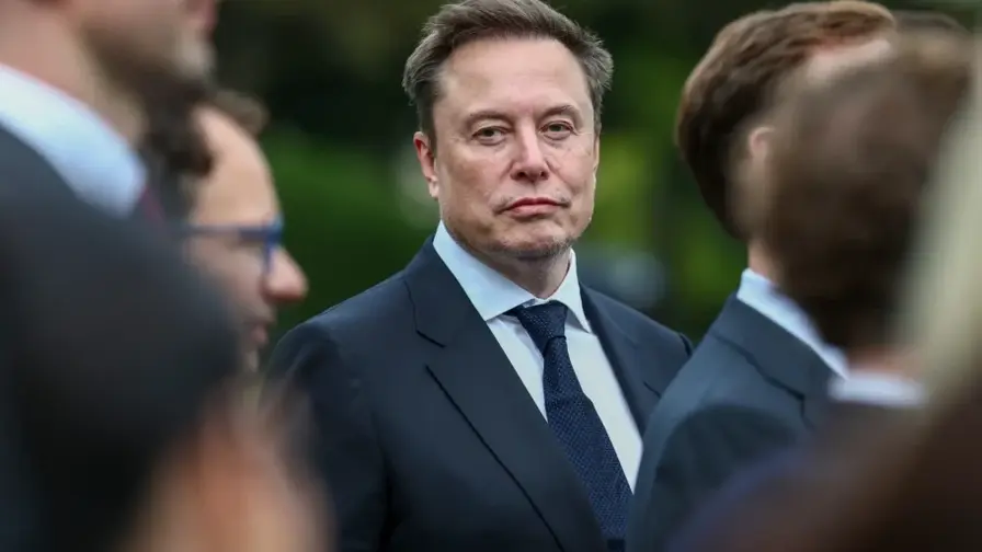 Elonas Muskas vėl tapo trilijonieriumi dėl SpaceX akcijų