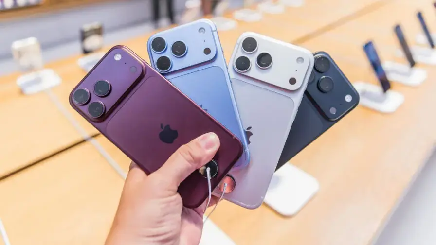 Pranešimai: iPhone 18 Pro kamerų žiedai keičia spalvą