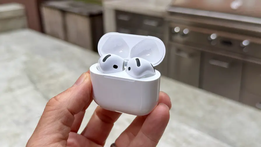 AirPods 5 baterijas pakeisti paprasčiau, bet vis dar sunku