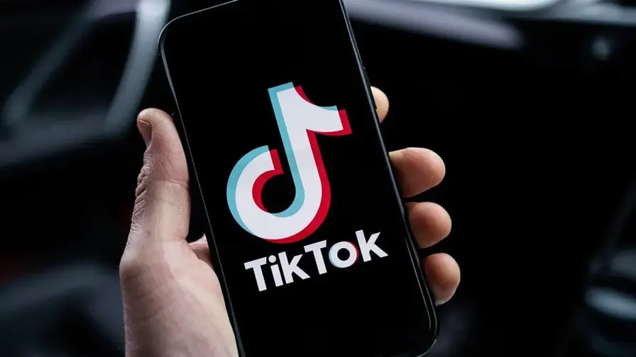 Meta blokuoja „TikTok“ reklamą savo socialinėse platformose