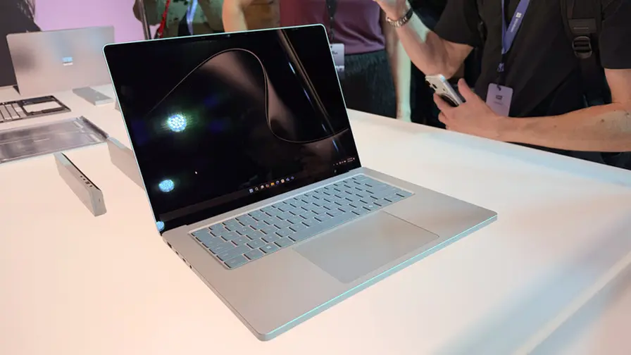 Microsoft Surface Laptop Ultra jau užsakoma iš anksto