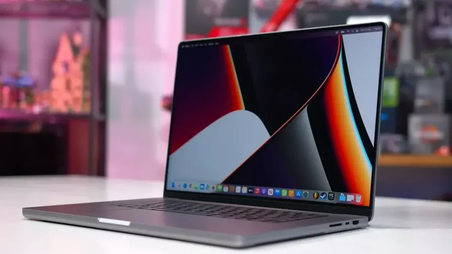 Apple praleis M6 Pro ir ruošia OLED MacBook Pro su M5