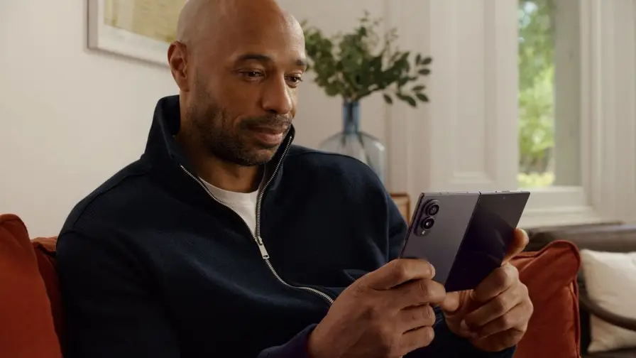 Thierry Henry reklamuoja Samsung Galaxy Fold8 Europoje