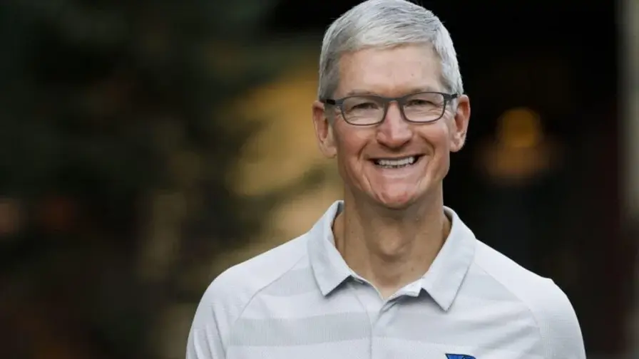 Cookas pasitiki naujuoju „Apple“ vadovu Ternusu